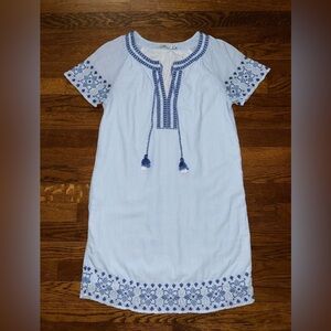 Vineyard vines Seersucker shift dress with embroidery detail